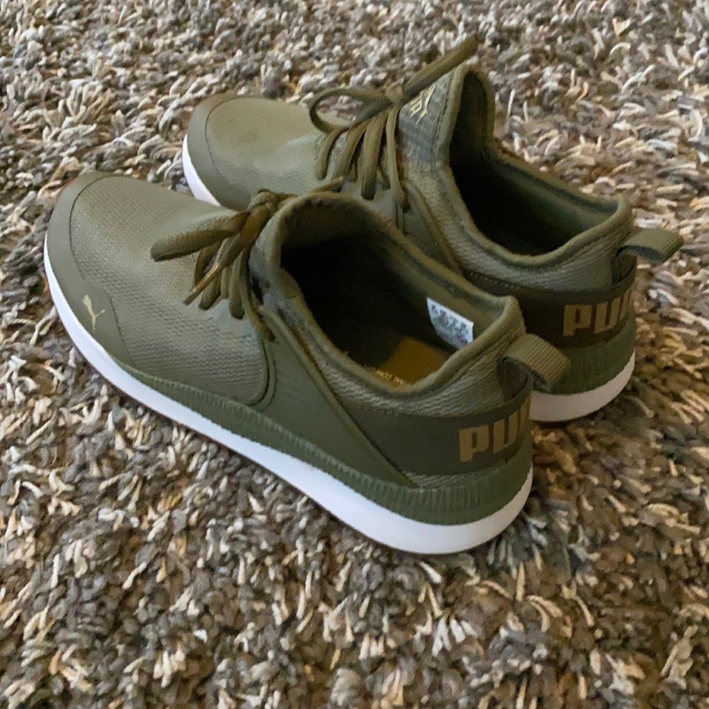 Adidas size 8 woman’s sneakers